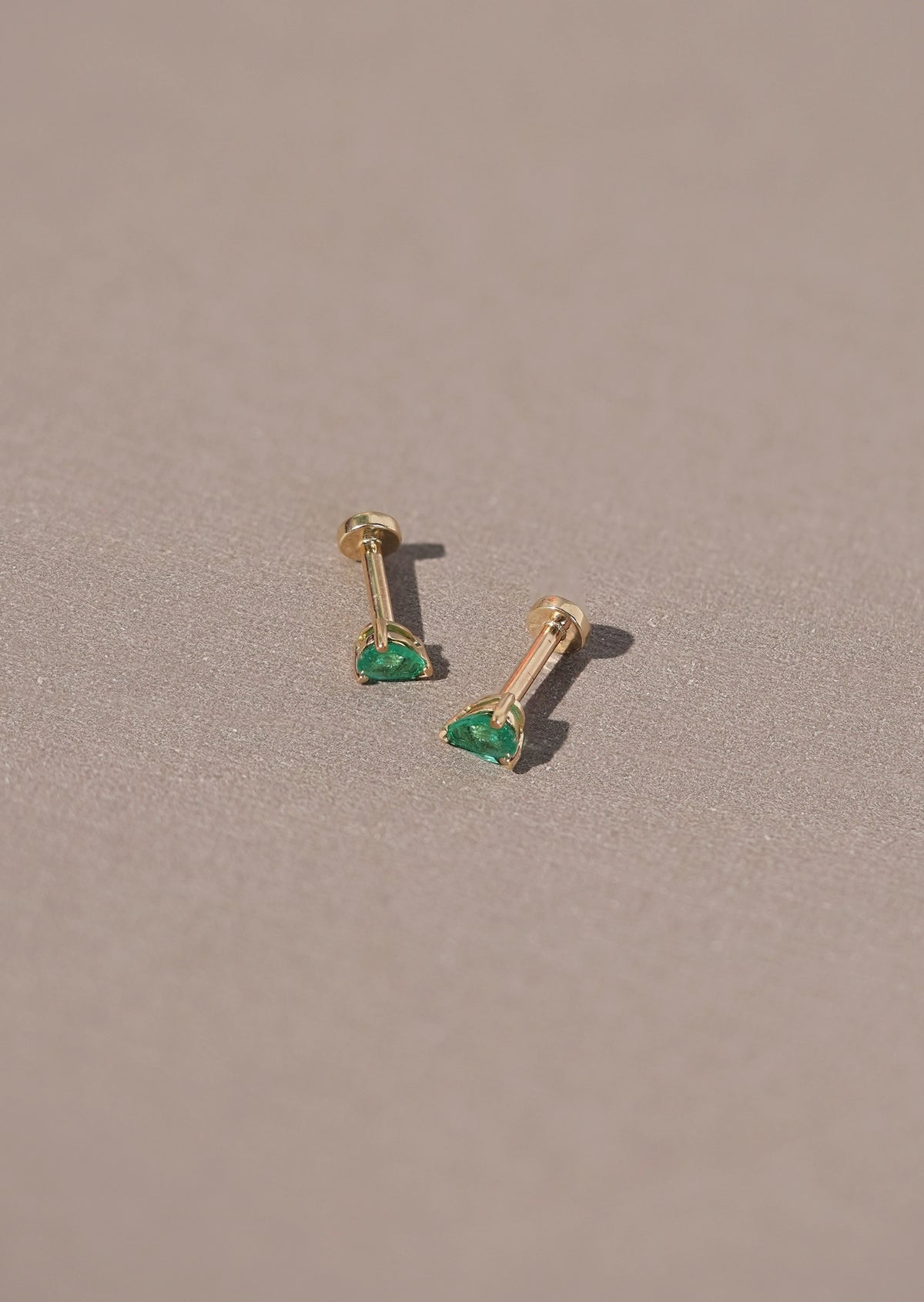 Mini Pear Emerald Threaded Flat Back Earring | Single