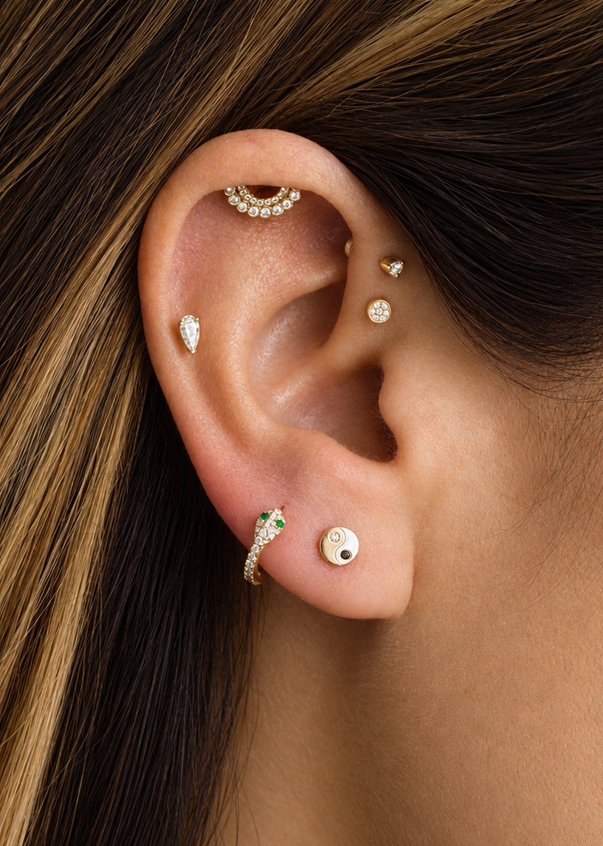 Lune Cachée Threaded Flat Back Earring
